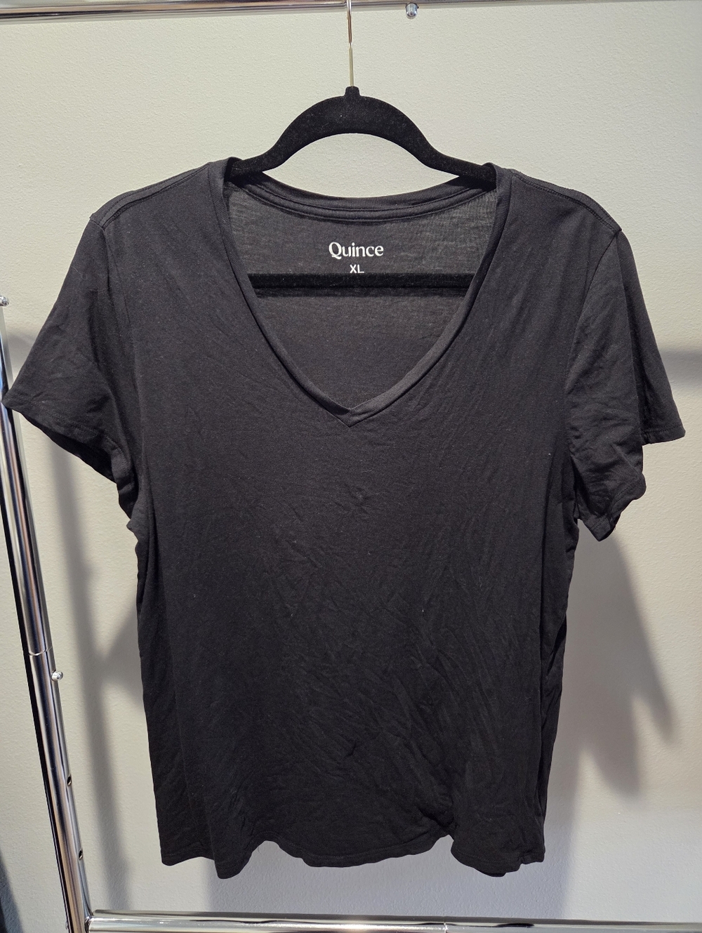 Quince Wpmen's Black V-Neck Short Sleeve Tee XL